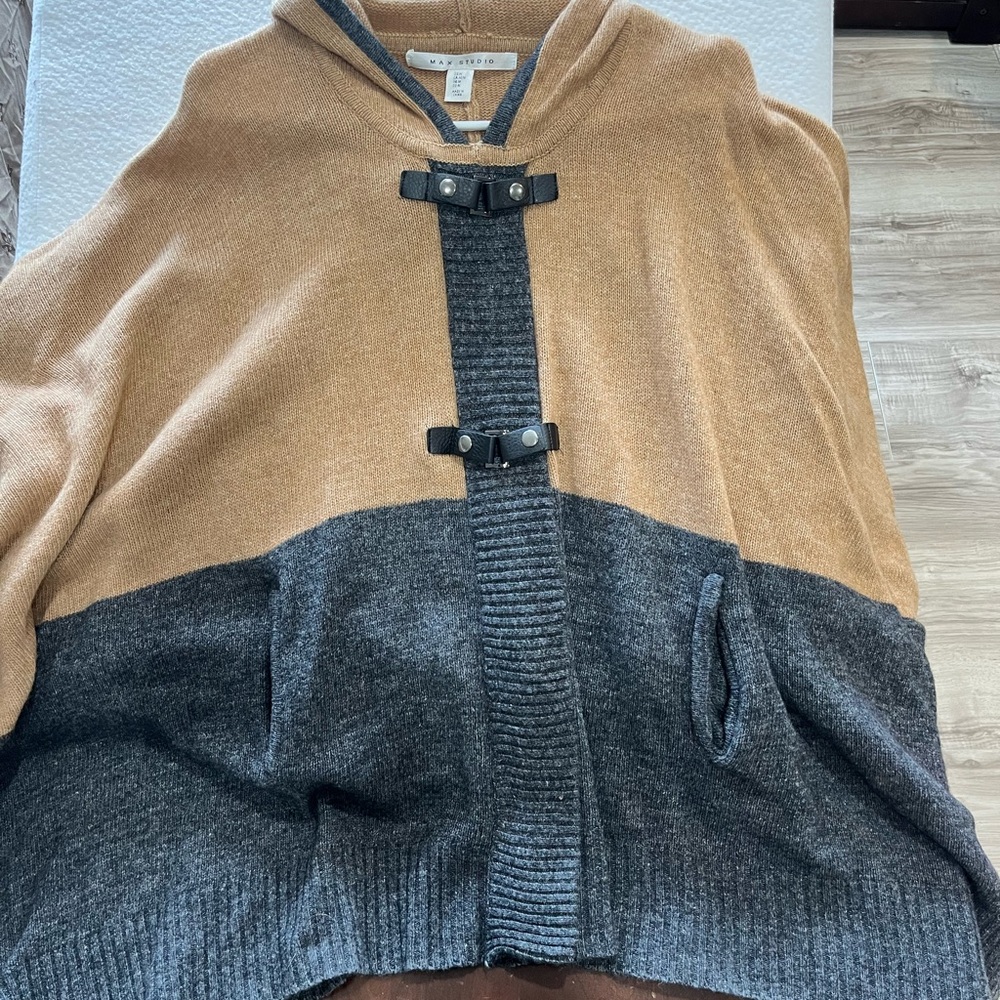 Banana Republic Tan and Gray Cardigan with Color-Block Design